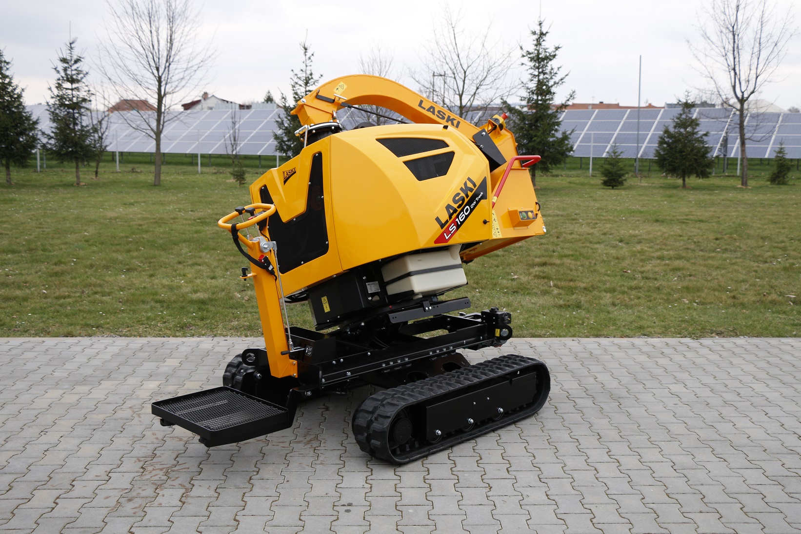 Powerful chipper on tracked chassis with diesel engine LS 160 DW Track ...