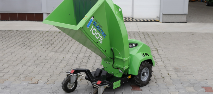 Electric chipper with travel drive for gardening LS 95 A