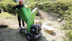 Chipper with travel drive for gardening LS 95 ES