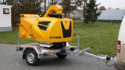 Powerful chipper on braked chassis with diesel engine and height-adjustable drawbar (25 HP) LS 160 DWBS